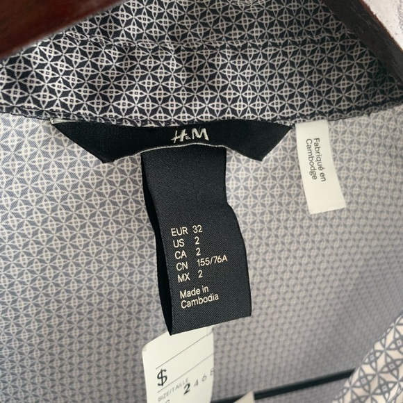 H&M Blouse - Picture 2 of 8